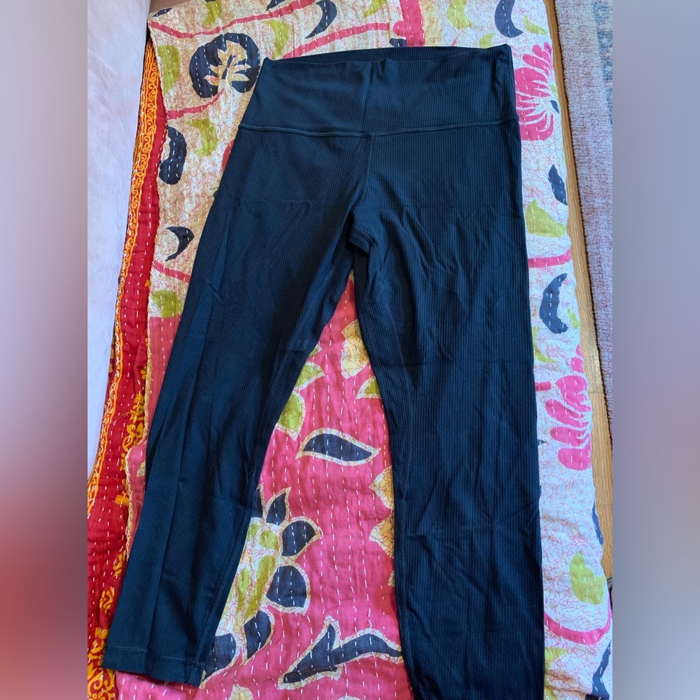 Lululemon black ribbed leggings